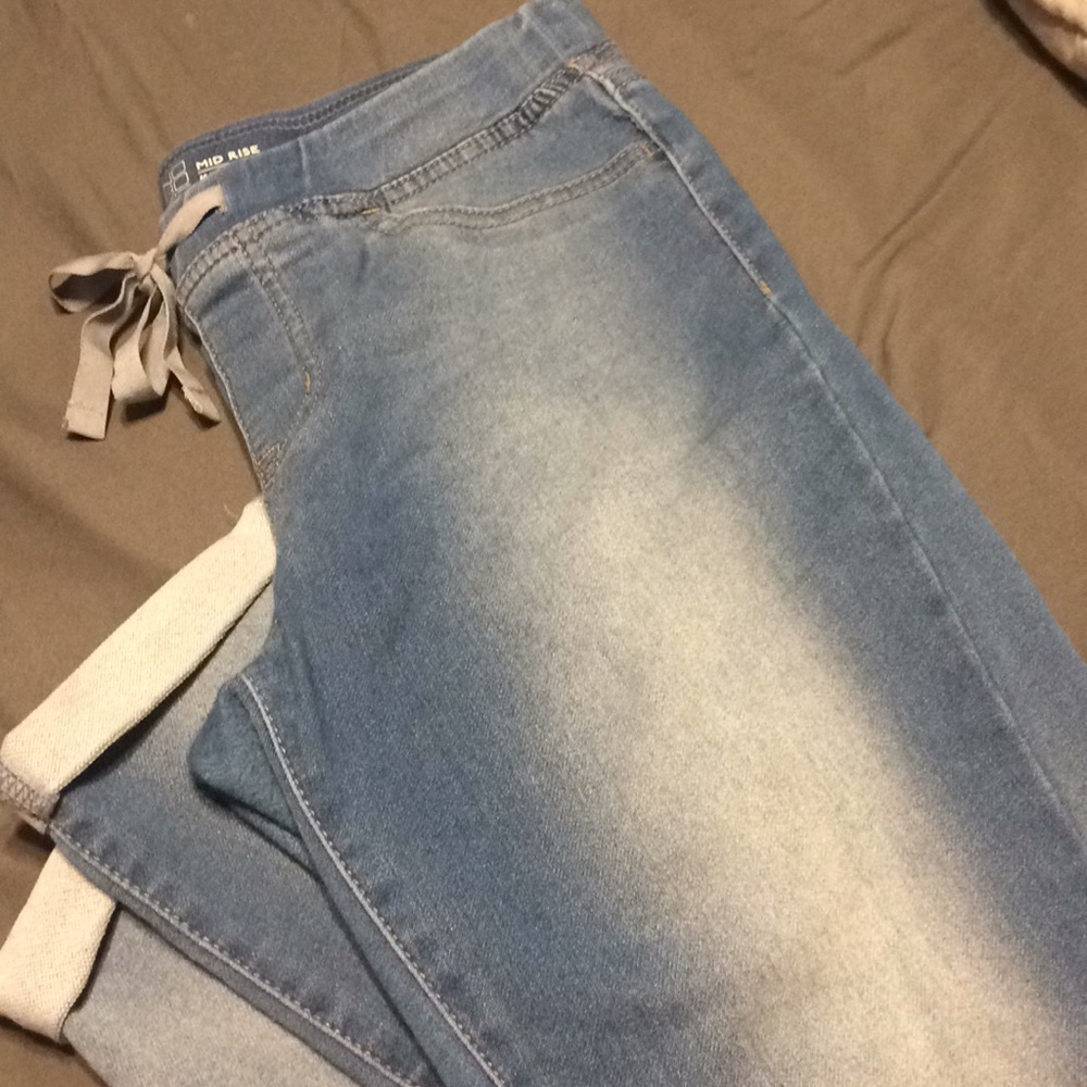 Capris - Picture 4 of 7